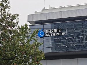 Ant Group и Tsinghua пускат AReaL v1.0 за обучение за подсилване на агент с едно щракване